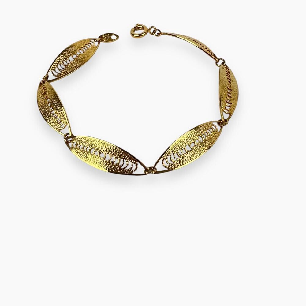 Vintage Trifari TM Bracelet Oval Link Gold Tone Delicate Filigree Unique Signed